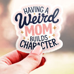 En Konstig Mamma Bygger tecknet Funny Vinyl Klistermärken<br><div class="desc">Fira ditt kvickaste mamma med den här roligten och det relaterade klistermärket! Med frasen "Att ha en Konstig Mamma Bygger en symbol" i en lekfull design är detta klistermärke en lätt hyllning till alla mammor som omfamnar sina unika personligheter och gör livet mer intressant. Denna dekal är tillverkad med en...</div>
