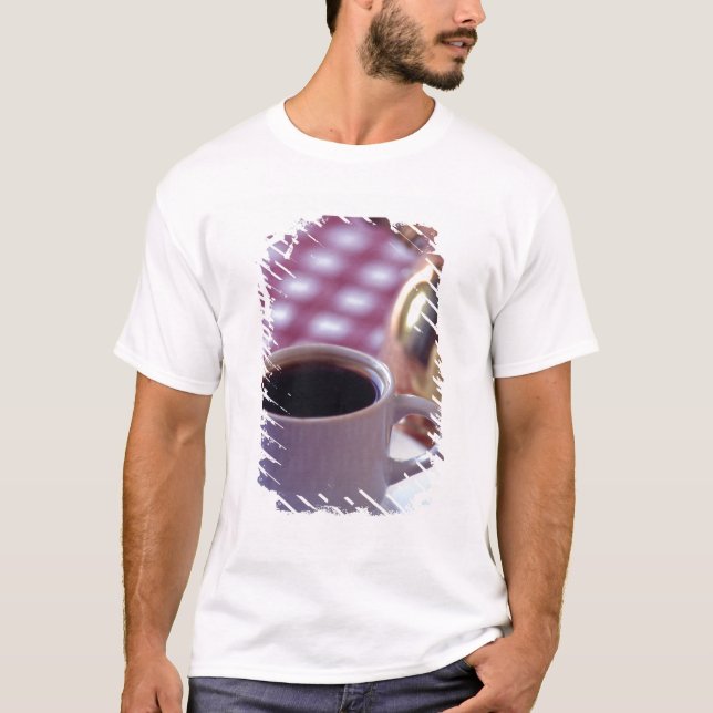 En kopp av arabisk kaffe. Syrien. Mitten T-shirt (Framsida)