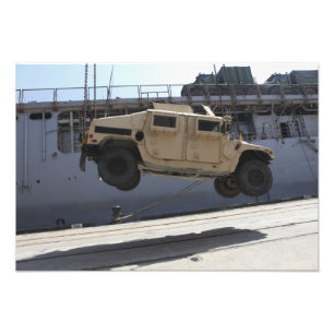En kran hiss och M998 Humvee Fototryck