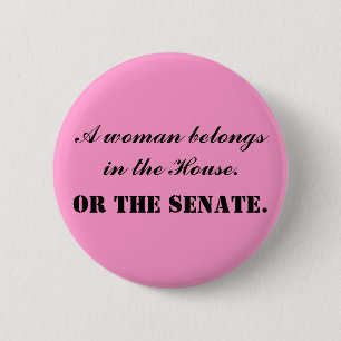 En kvinna hör hemma i huset. Eller senate.en Knapp