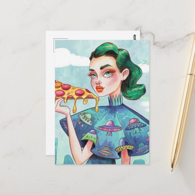 En kvinna med ett snitt pizza UFO-tröja Vykort (Fram/Back In Situ)