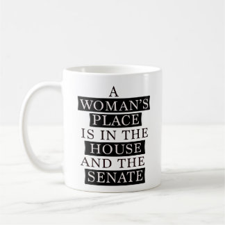 En kvinna Ställe är i parlamentet och senaten Kaffemugg