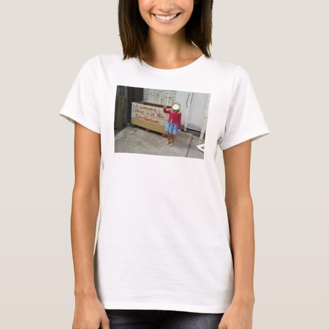 En kvinna ställe t-shirt (Framsida)