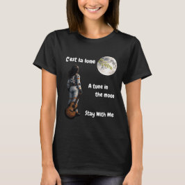 en kvinnlig astronaut på månen med en gitarr t shirt