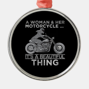 En kvinnlig och hennes motorcykelkonst för Biker Julgransprydnad Metall