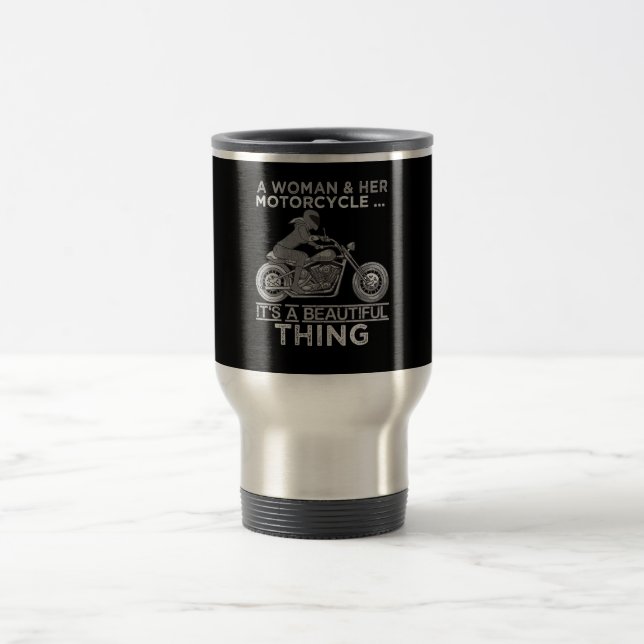 En kvinnlig och hennes motorcykelkonst för Biker Resemugg (Center)