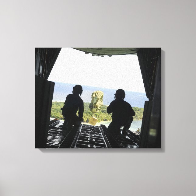 En låda med humanitära varor canvastryck (Framsida)