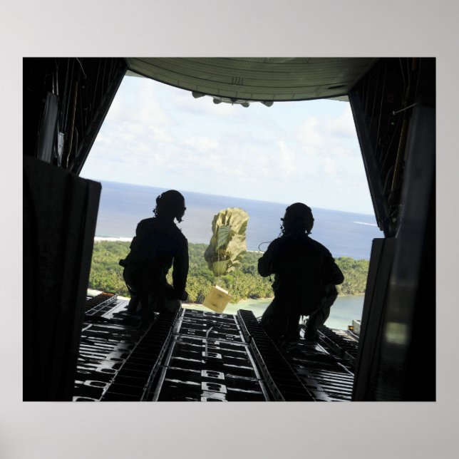 En låda med humanitära varor poster (Framsidan)