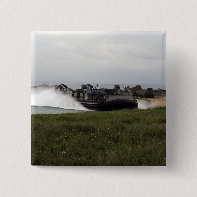 En landningsbåt luft-kudde kommer i land knapp (Framsida)