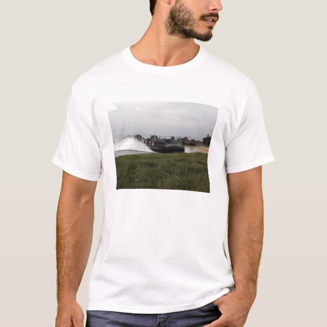 En landningsbåt luft-kudde kommer i land tee shirt (Framsida)