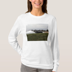 En landningsbåt luft-kudde kommer i land tröja