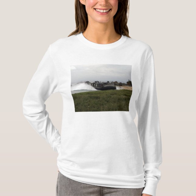 En landningsbåt luft-kudde kommer i land tröja (Framsida)