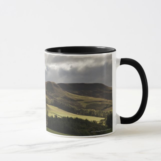 En landskap med Rolling Hills och moln uppe i Mugg (Höger)
