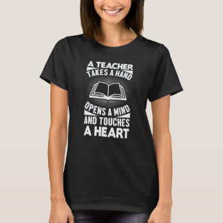 En lärare tar en hand öppnar sinnet vidrör hjärtat t shirt