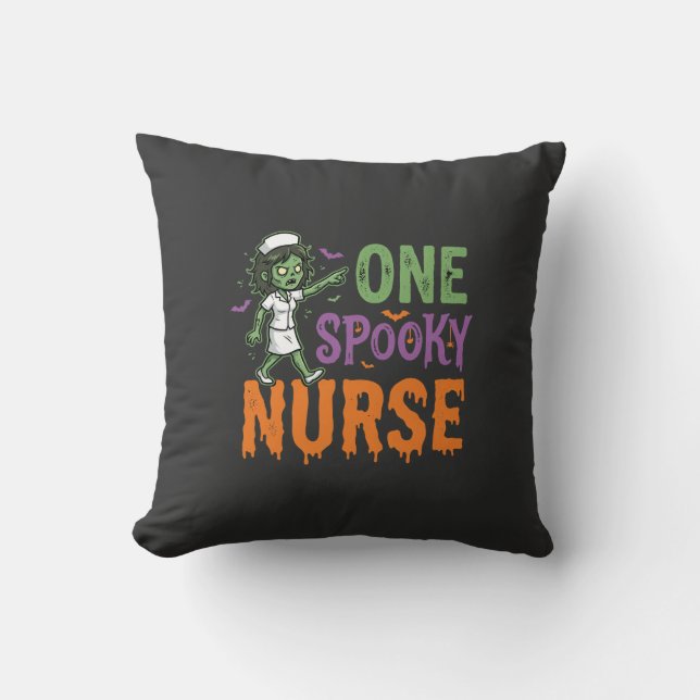 En läskig sjuksköterska Halloween-design (2)_1 Kudde (Framsida)