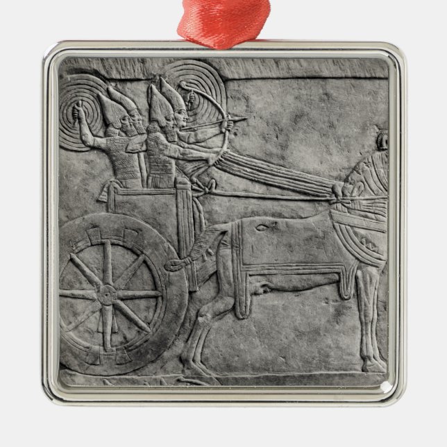 En lättnad som visar den assyriska armén i strid julgransprydnad metall (Framsidan)