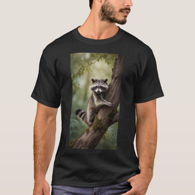 En lekfull kapplöpning som klättrar upp en träd i  t shirt (Framsida)