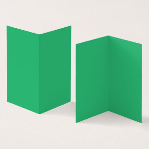 En levande grönt löv med framstående vener och de kort