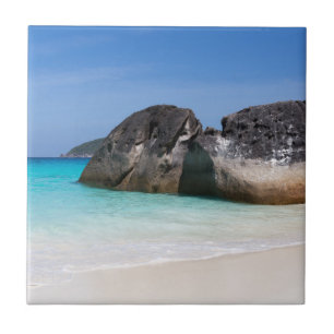 En liknande strand i Andaman Sea Thailand-gåva Po Kakelplatta