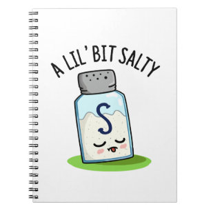 En Lil Bit Salty Funny Salt Shaker Pun Anteckningsbok