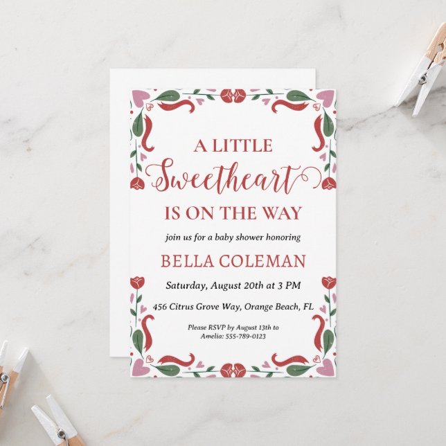 En liten älskling är på väg att duscha barn. inbjudningar (Fram/Back In Situ)