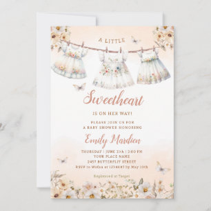 En liten älskling Boho Clothes Girl Baby Shower Inbjudningar