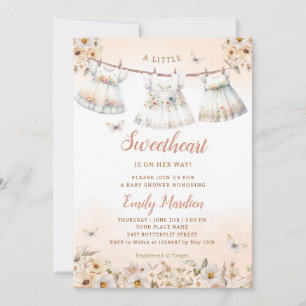 En liten älskling Boho Clothes Girl Baby Shower Inbjudningar