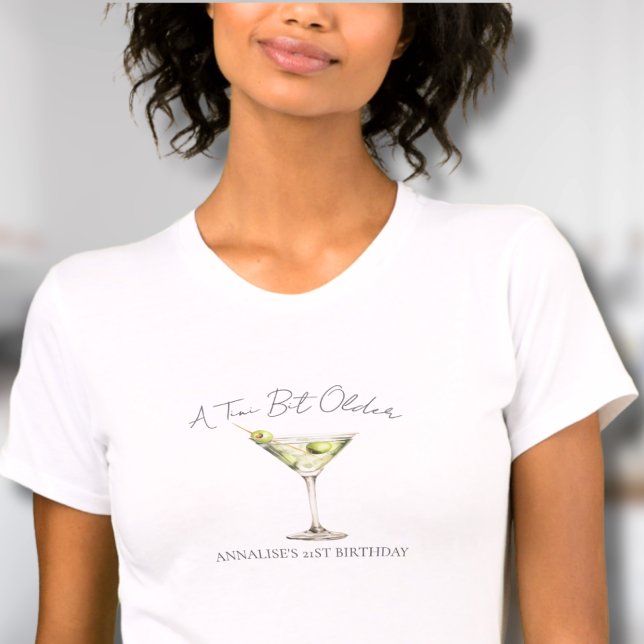 En liten aning äldre Martini födelsedag T Shirt (A Tini Bit Older Martini Birthday T-Shirt)