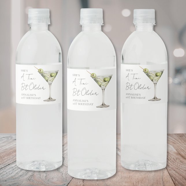 En liten aning äldre Martini födelsedag Vattenflaskor Etikett (A Tini Bit Older Martini Birthday Water Bottle Label)