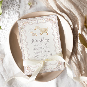 En liten ankunge är på väg Baby Shower Inbjudningar
