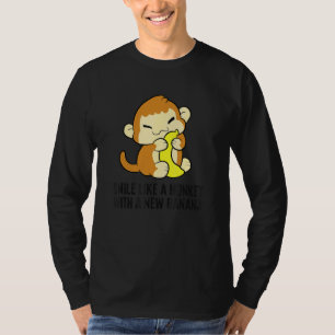 En liten apa med en ny banana t shirt