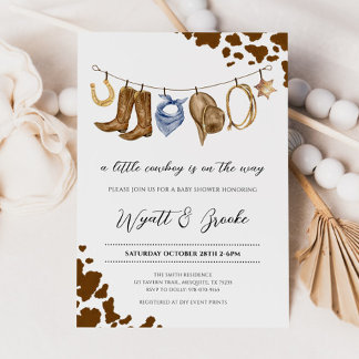 En liten babybabystövel inbjudningar