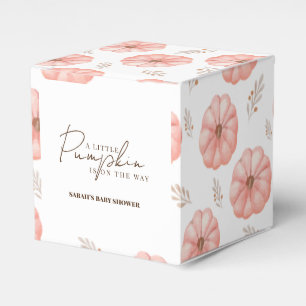 En liten babystövel presentaskar