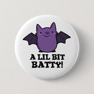 En liten batty Funny Baby Fladdermus Pun Knapp