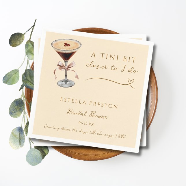 En liten bit närmare Ja - Martini bröllopsdusch Pappersservett (Skapare uppladdad)