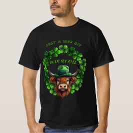 En liten bit över backen Grön tjur och klöver T Shirt