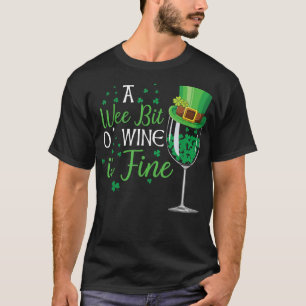 En liten bit vin St Patrick's Day Roligt vinälska T Shirt