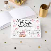 En liten boj är nästan på Rosa babyskabinka