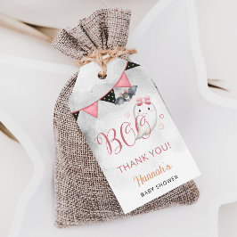 En liten boo är nästan en riktig flicka-babyskor-f presentetikett