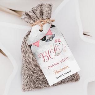 En liten boo är nästan en riktig flicka-babyskor-f presentetikett