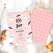 En liten boo är nästan på väg till Halloween Baby