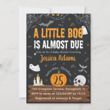 En liten boo är nästan på väg till Halloween Baby