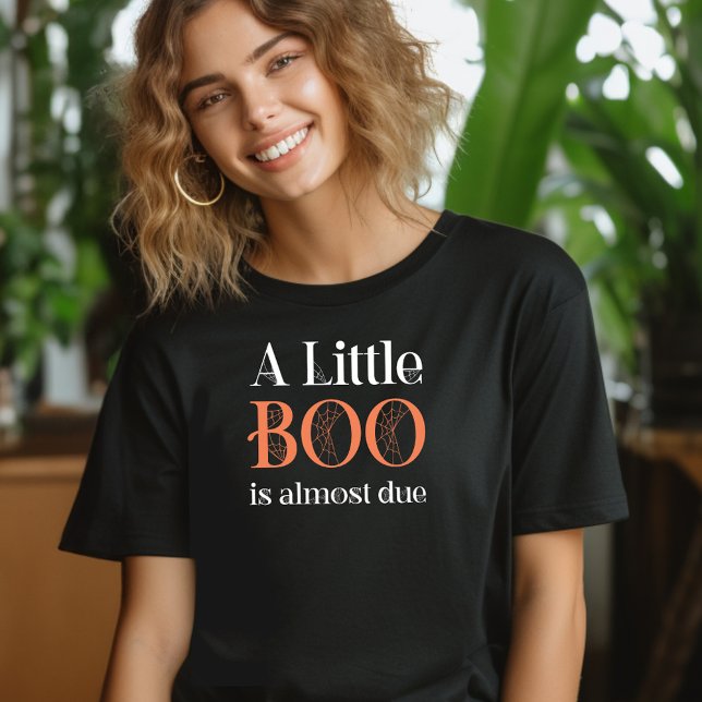 En liten boo är snart klar Halloween T Shirt (Halloween shirt with A Little Boo is Almost  Due for gender reveal, baby shower hostess ..)