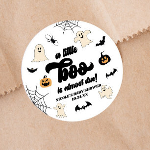 En liten boo är snart över! Halloween Baby Shower Runt Klistermärke