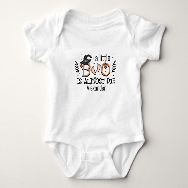 en liten boo är strax förfallen Halloween  T Shirt (Framsida)
