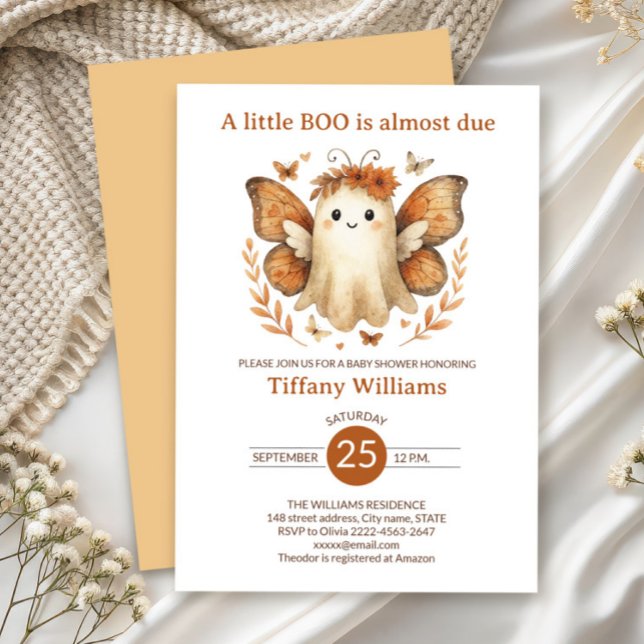 En liten Boo Fairy-spökinbjudan för babyskor Inbjudningar (A little BOO is almost due — cute fall baby shower invitation with fairy ghost & pumpkins)