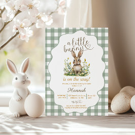 En liten Bunny är på väg mot Påsk babyduschen Inbjudningar