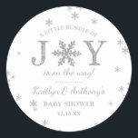 En liten bunt av joy-julstötfångare runt klistermärke<br><div class="desc">Fira i stil med trendigets babybollar. Utformningen är enkel att anpassa med din egen formulering och din familj och dina vänner blir glada när de ser dessa fantastiska klistermärken.</div>