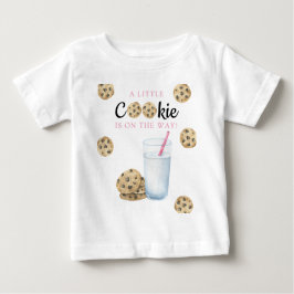 En liten cookie är på väg att duscha babyduschen t shirt