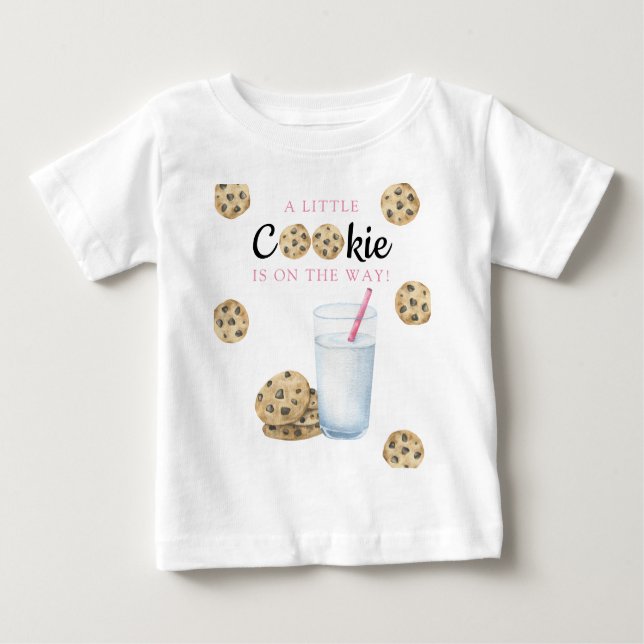 En liten cookie är på väg att duscha babyduschen t shirt (Framsida)